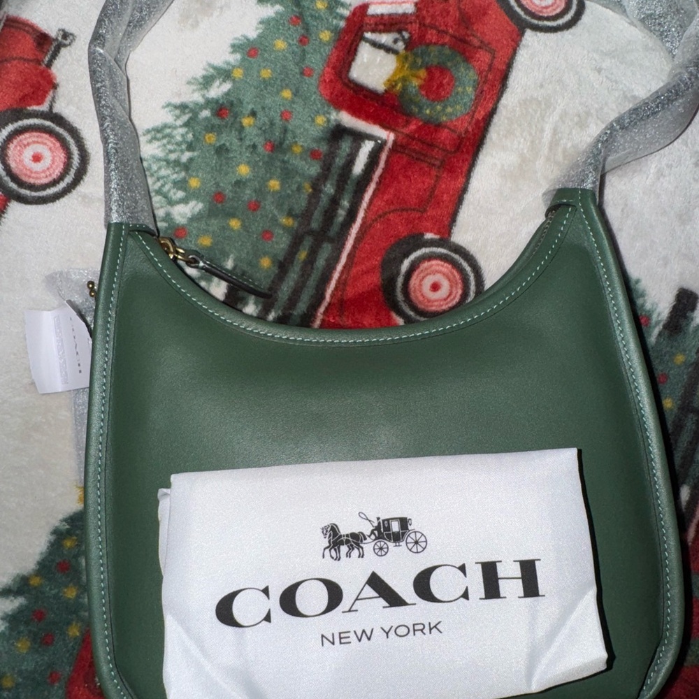 Coach Curve Zip SOLD